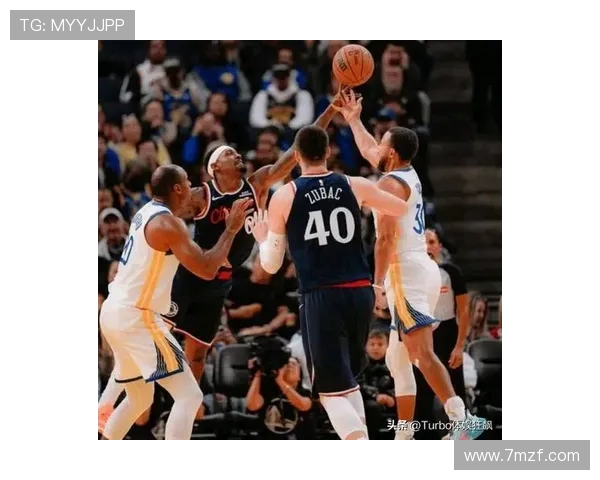 50号秀桑德斯高效砍下25分引领全场表现闪耀球队核心崭露头角