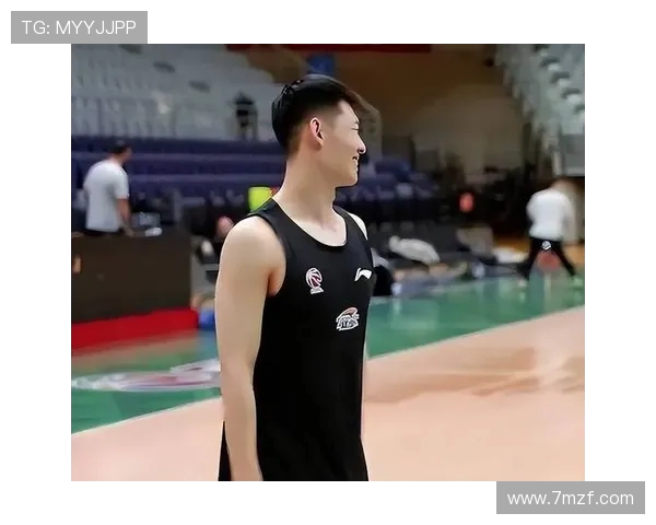 王岚嵚晒照被辽宁队员围摸头笑称以弱小无助姿态迎战全运会