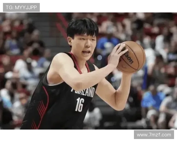 媒体人点评杨瀚森难融入进攻体系开拓者打法限制其持球策应能力