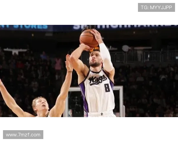 拉文首节手感火热三分两中独得11分率先发力帮助球队领跑